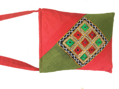 

Minky's Decor Men & Women Casual Red, Green Polyester, Silk Sling Bag, Green;red