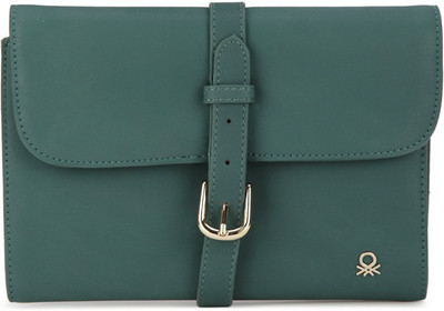 

United Colors of Benetton Casual Green Clutch