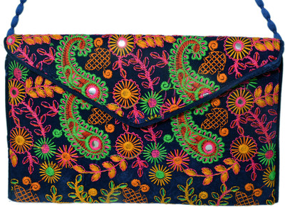 

Craft Trade Casual Multicolor Clutch