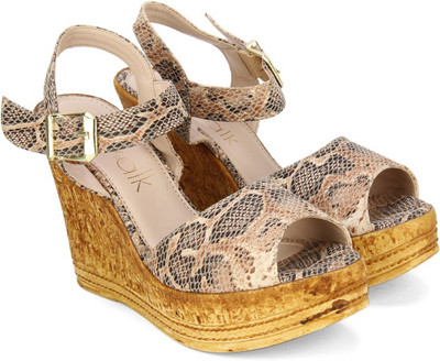 

Catwalk Women Beige & Grey Wedges