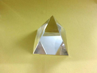 

Ripe India Crystal Pyramid Decorative Showpiece - 5 cm(Polyresin, White)