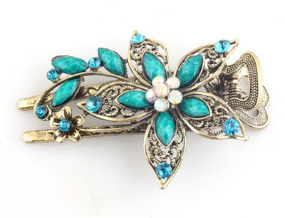 

GELILIA Exotic Crystal Studded Hair Clip(Green, Gold)