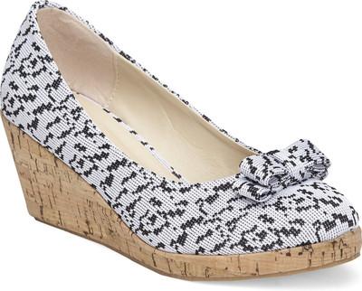 

Vero Couture Women White Wedges