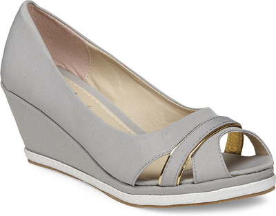 

Vero Couture Women Grey Wedges