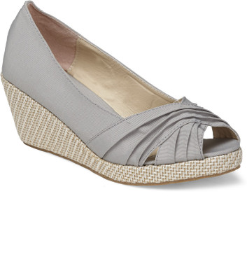 

Vero Couture Women Grey Wedges