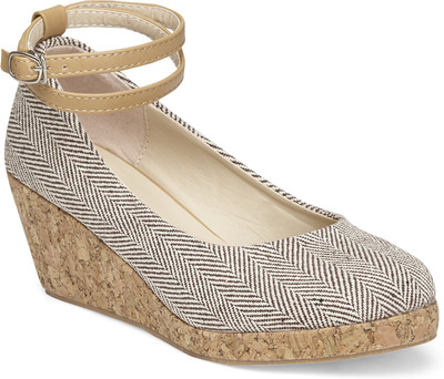 

Vero Couture Women Brown Wedges
