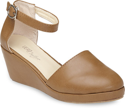 

Vero Couture Women Brown Wedges