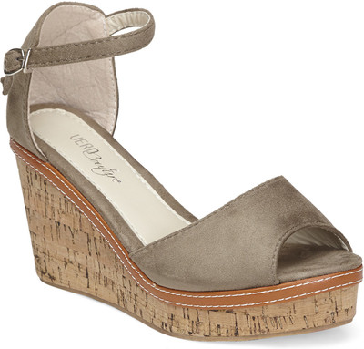

Vero Couture Women Green Wedges