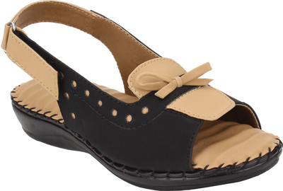 

Niremo Women Black Flats