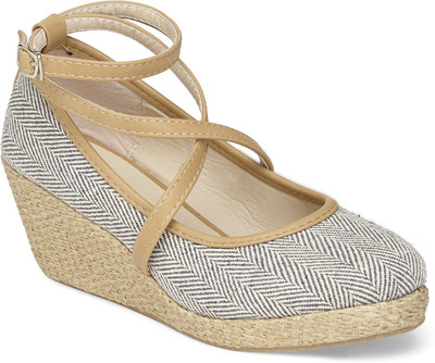

Vero Couture Women Grey Wedges