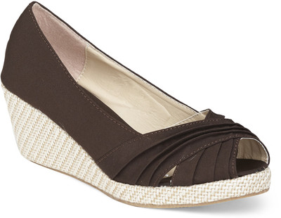 

Vero Couture Women Brown Wedges