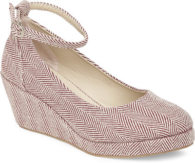 

Vero Couture Women Brown Wedges
