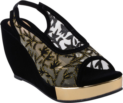 

Dicy Women Golden Wedges
