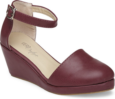 

Vero Couture Women Red Wedges