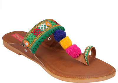 

Footrendz Women Green Flats