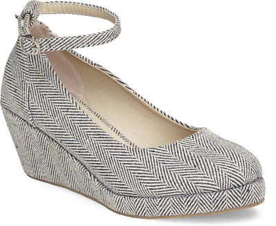 

Vero Couture Women Blue Wedges