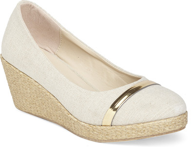 

Vero Couture Women Brown Wedges