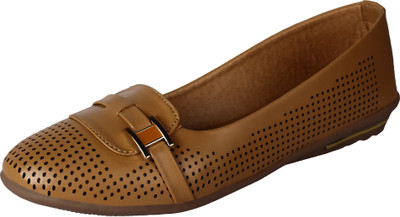

Niremo Women Beige Sandals