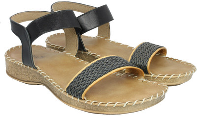 

Inc.5 Women BLACK Flats