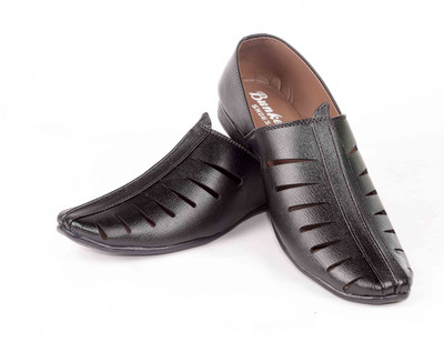 

Bunkeys Men Black Sandals