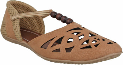 

Aarnato Women Cream Flats