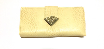 

Traditions Casual Beige Clutch