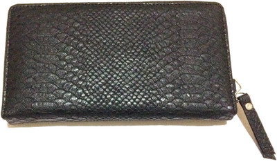 

Traditions Casual Black Clutch