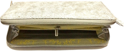 

Traditions Casual White Clutch