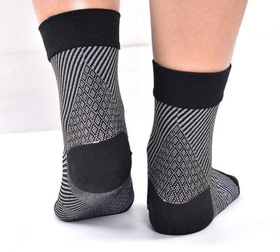 

Lumino Cielo All-Day Compression Socks for Plantar Fasciitis Pain Relief - Sleeve Style, Black