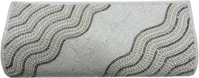 

KAWAII Casual White Clutch