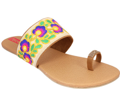 

Footrendz Women Beige Flats