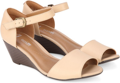 

Clarks Women Nude Leather Wedges