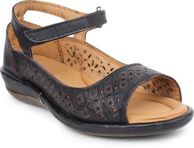 

Doctor Soft Women Black Flats