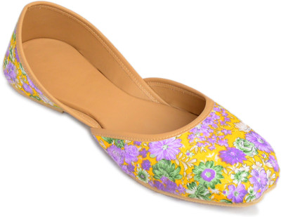 

Myra Floral Print Mojaris For Women(Multicolor