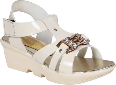 

Sapyork Women Beige Wedges
