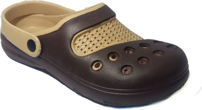 

GOLDMAX Men Brown Clogs