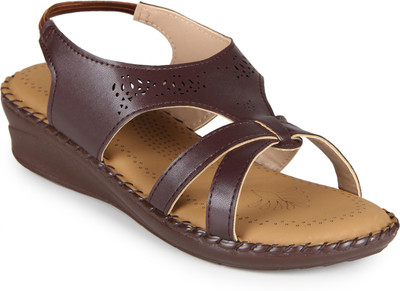 

Bella Toes Women Brown Casual