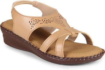 

Bella Toes Women Beige Casual