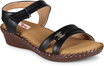 

Bella Toes Women Black Casual