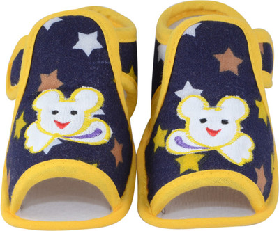

Instabuyz Boys & Girls Velcro Sports Sandals(Yellow