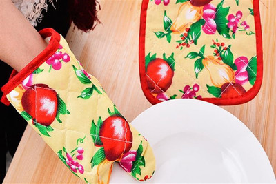 SYGA Combo 2 Pcs Oven Gloves Multicolor Kitchen Tool Set(Combo 2 Pcs Colorful In Set Cotton Heat Proof Microwave Oven Gloves & Heating Pad) available at flipkart for Rs.179