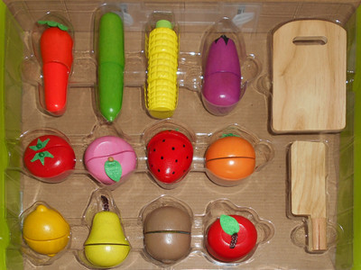 

Emob 12 Pcs Wooden Realistic Velcro Sliceable Vegetables & Fruits Cutting Playset Toy with Chopping Board and Knife