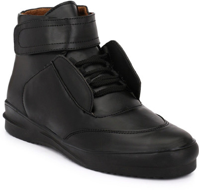 55 OFF on Mactree Boots For Men Black on Flipkart PaisaWapas