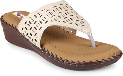 

Bella Toes Women Cream Casual