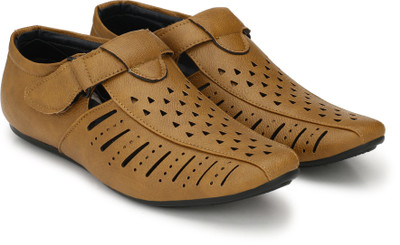 

Shoe Day Men TAN Casual