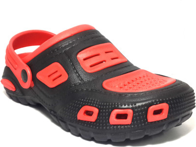 

JETTER Men Black Clogs