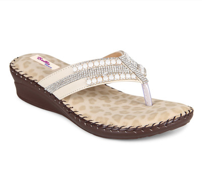 

Bella Toes Women Cream Casual
