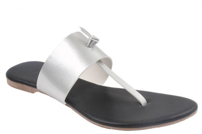 

Foot Wagon Women Silver Flats