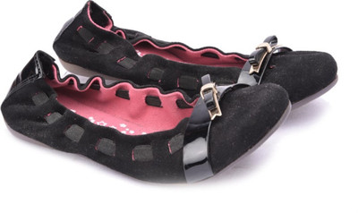 

Catwalk Women Beige Flats