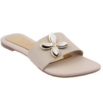 

Foot Wagon Women Gold Flats